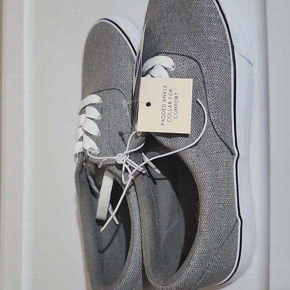 Universal Thread Casual Gray Sneakers - Picture 2 of 6